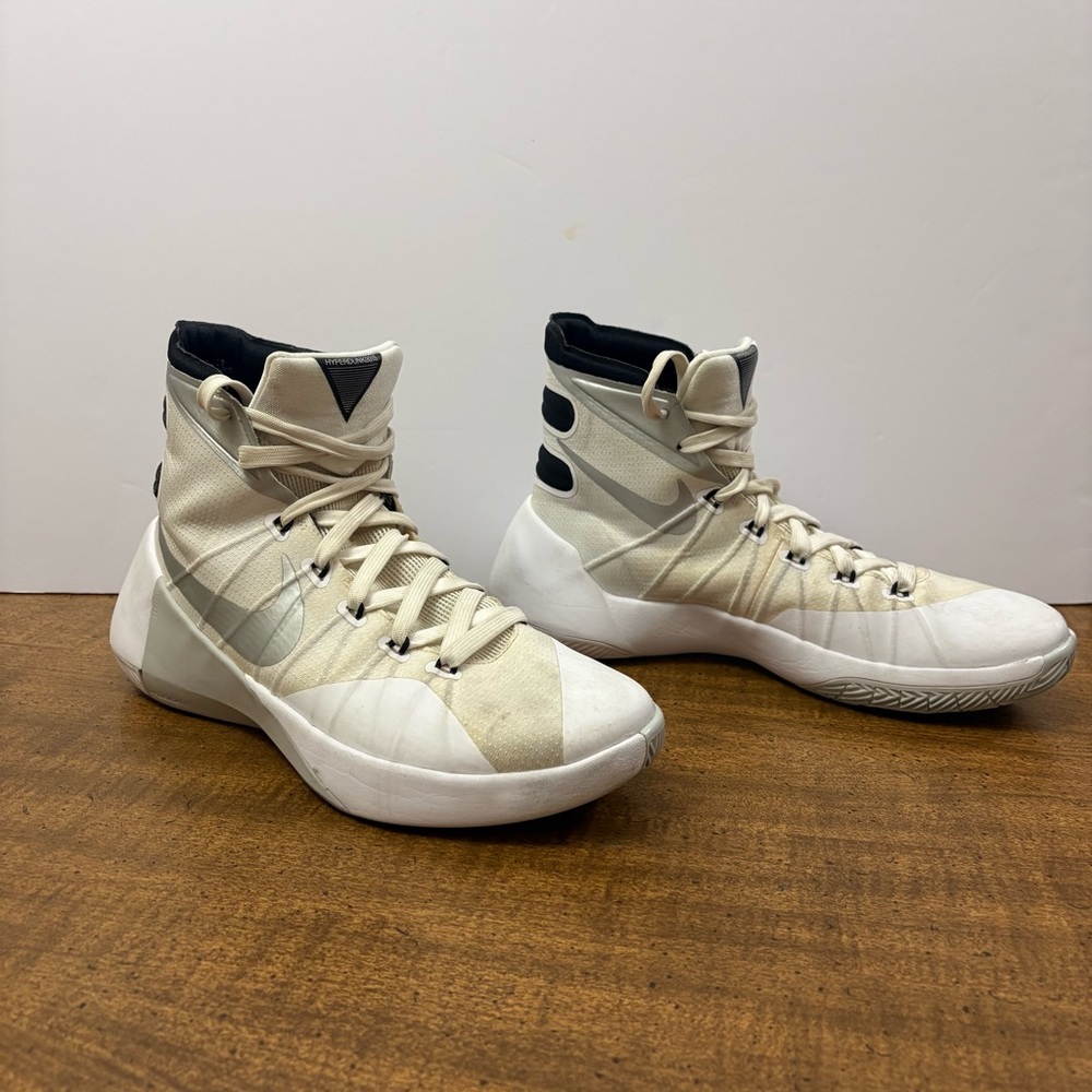 Nike Hyper dunk 2015 men’s 8 white high tops hyperdunk cl